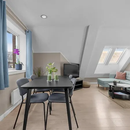 Rolig Plassert I Toppen Av Gagata Markens V Slottet Kristiansand Exterior photo