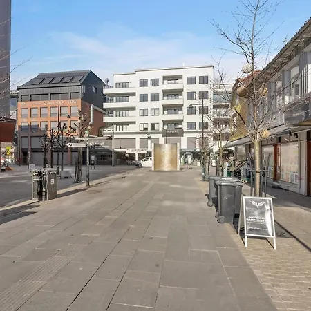 Rolig Plassert I Toppen Av Gagata Markens V Slottet Kristiansand Exterior photo