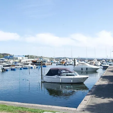 Rolig Plassert I Toppen Av Gagata Markens V Slottet Kristiansand Exterior photo