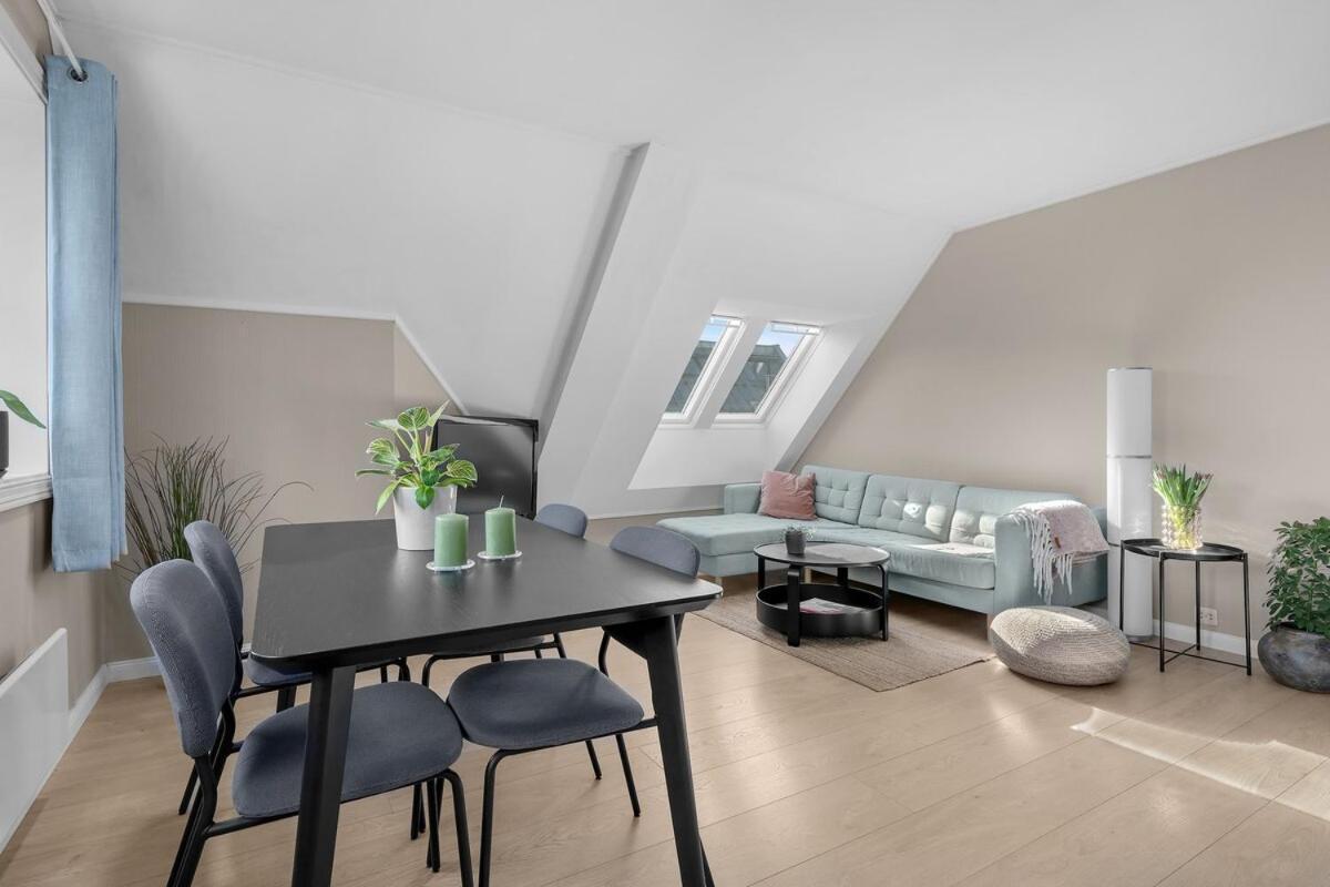 Rolig Plassert I Toppen Av Gagata Markens V Slottet Apartment Kristiansand