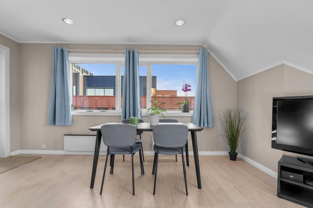 Rolig Plassert I Toppen Av Gagata Markens V Slottet Apartment